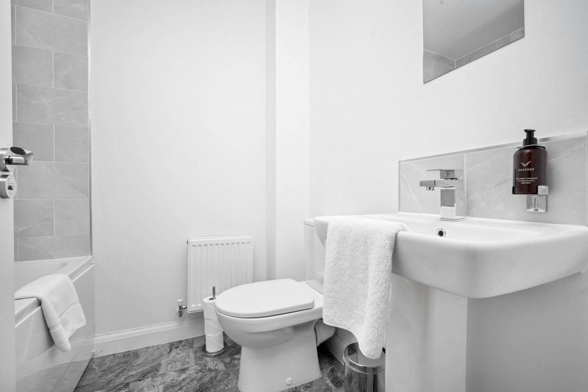 Luxury City Centre 5 Bed House With En-Suite, Bbq, On-Site Parking By Azura Nights Birmingham Ngoại thất bức ảnh